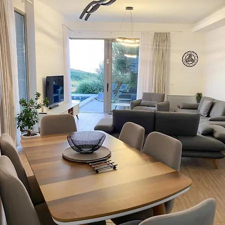 Villa Hana With Pool